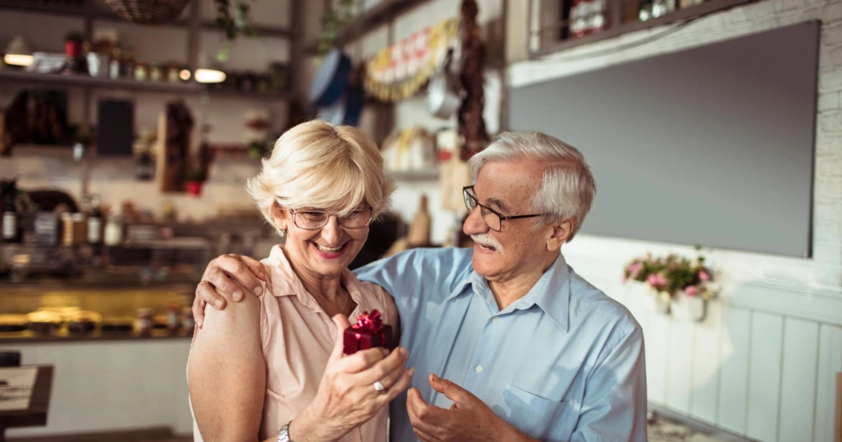marriage-anniversary-wishes-for-old-couple